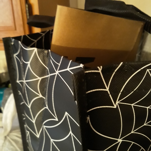 Spider Web Tote Bag NEW - Picture 2 of 6